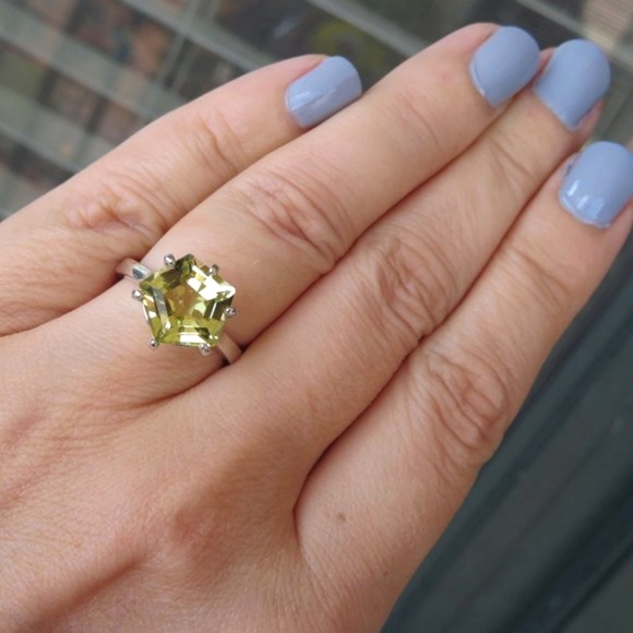 Pentagon Natural Lemon Quartz Sterling Silver Ring. Size 7.75 - Picture 9 of 10